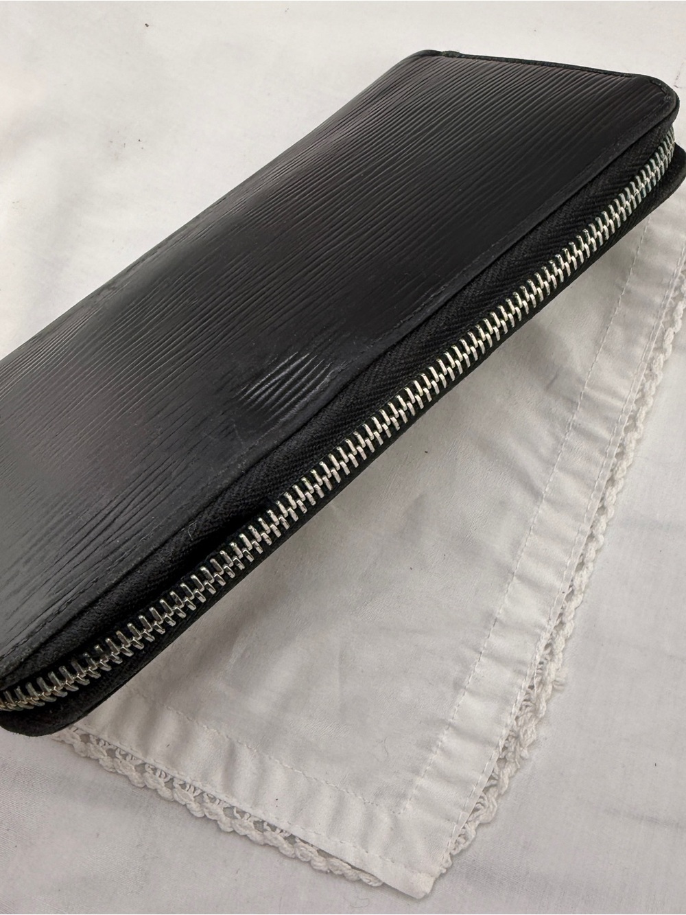 AUTHENTIC Louis Vuitton wallet. Black. - Picture 6 of 15